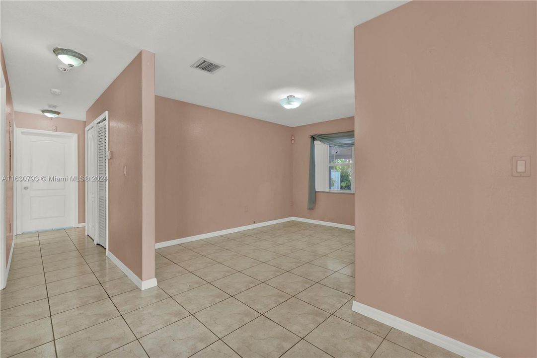 Recently Sold: $520,000 (4 beds, 2 baths, 1553 Square Feet)