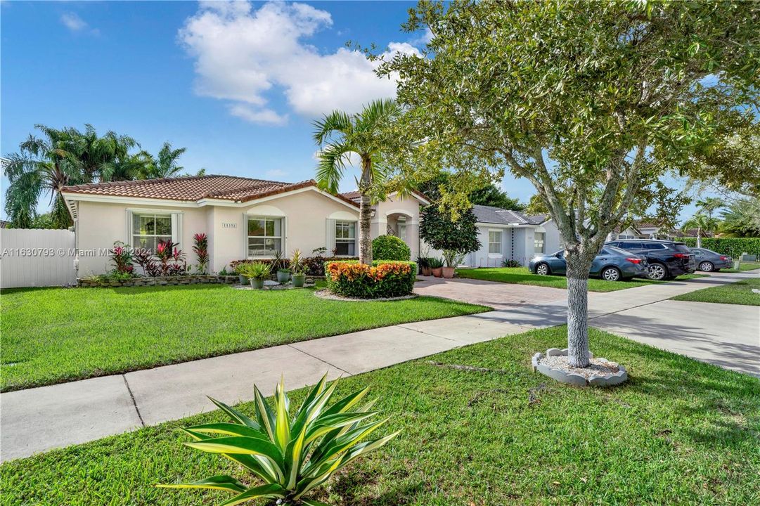 Recently Sold: $520,000 (4 beds, 2 baths, 1553 Square Feet)