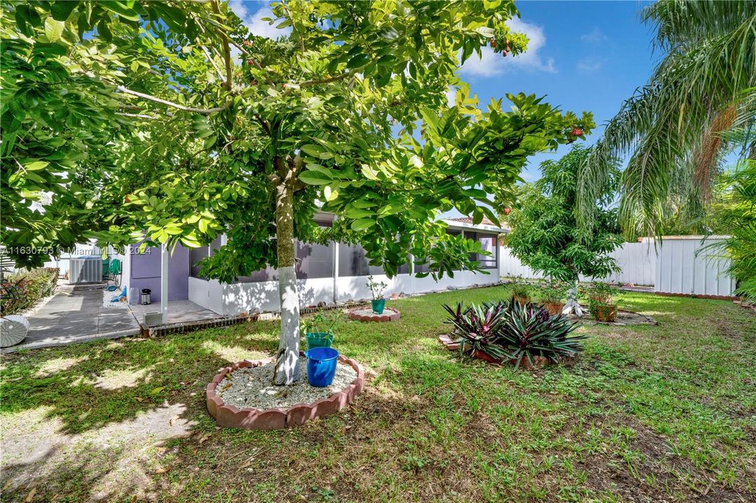 Recently Sold: $520,000 (4 beds, 2 baths, 1553 Square Feet)