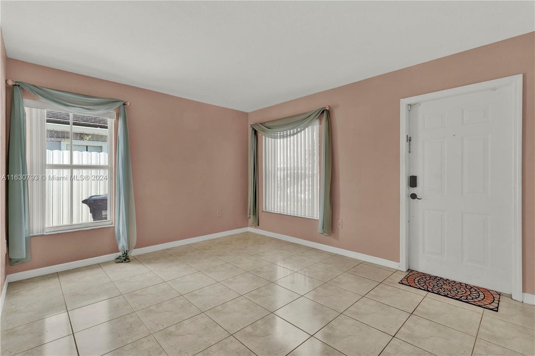 Recently Sold: $520,000 (4 beds, 2 baths, 1553 Square Feet)