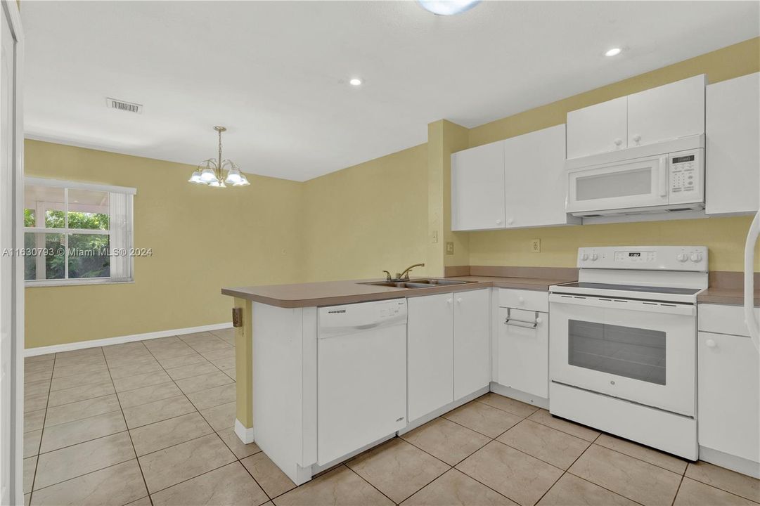 Recently Sold: $520,000 (4 beds, 2 baths, 1553 Square Feet)