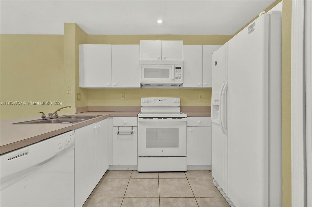 Recently Sold: $520,000 (4 beds, 2 baths, 1553 Square Feet)