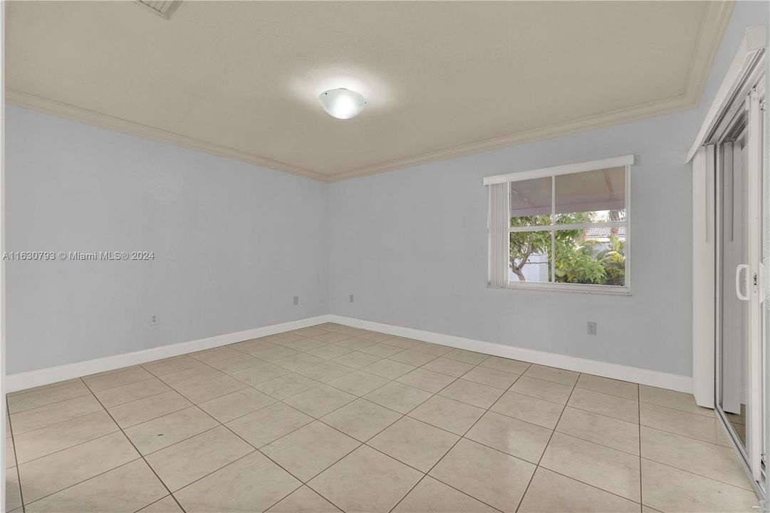 Recently Sold: $520,000 (4 beds, 2 baths, 1553 Square Feet)