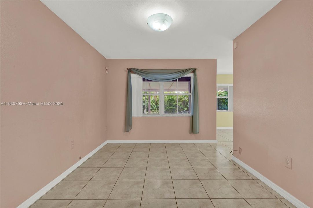 Recently Sold: $520,000 (4 beds, 2 baths, 1553 Square Feet)