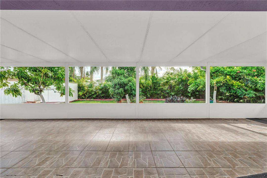 Recently Sold: $520,000 (4 beds, 2 baths, 1553 Square Feet)