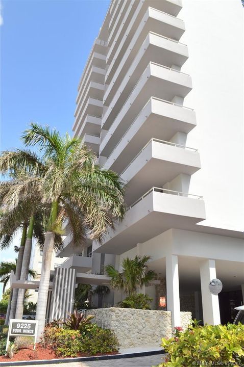 En Venta: $465,000 (1 camas, 2 baños, 918 Pies cuadrados)