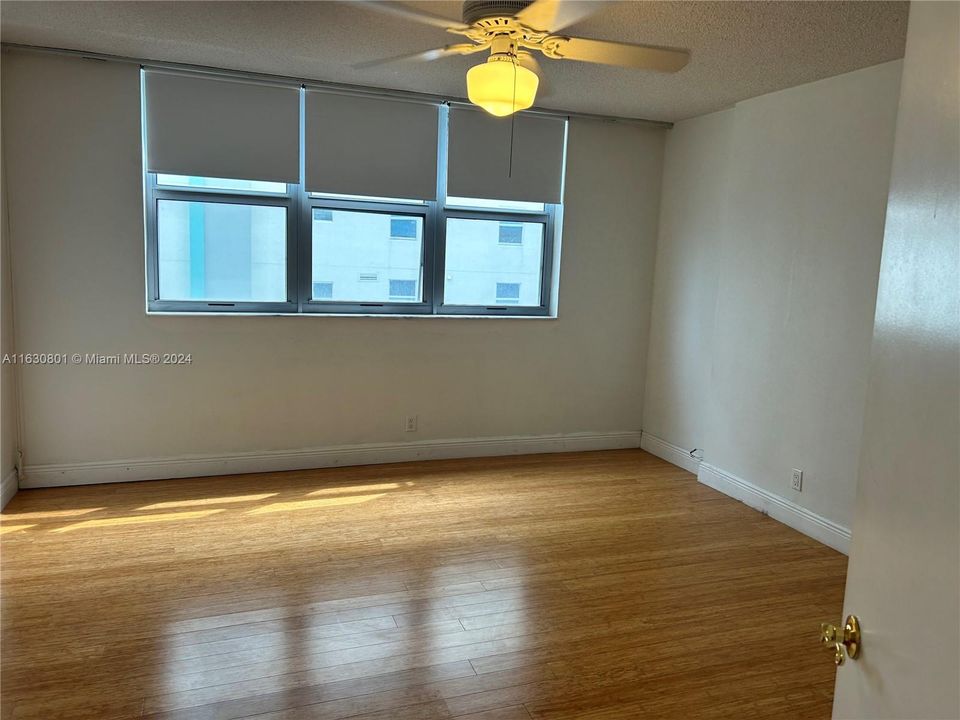 For Sale: $464,000 (1 beds, 2 baths, 918 Square Feet)