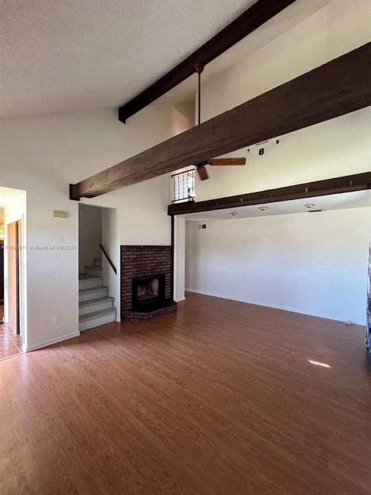 Active With Contract: $349,900 (3 beds, 2 baths, 1811 Square Feet)