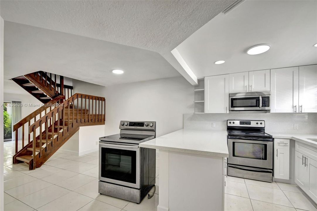 For Sale: $285,000 (2 beds, 2 baths, 1314 Square Feet)