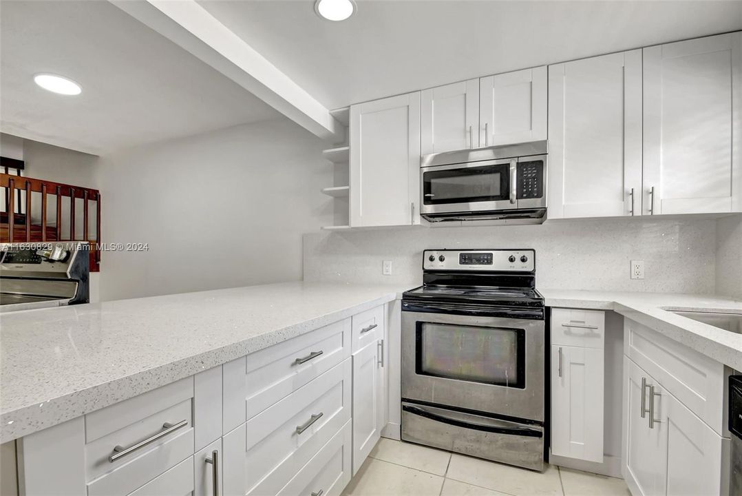 Active With Contract: $285,000 (2 beds, 2 baths, 1314 Square Feet)