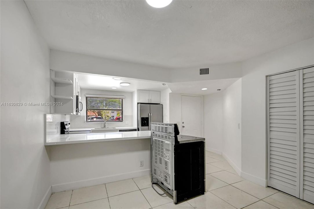 Active With Contract: $285,000 (2 beds, 2 baths, 1314 Square Feet)