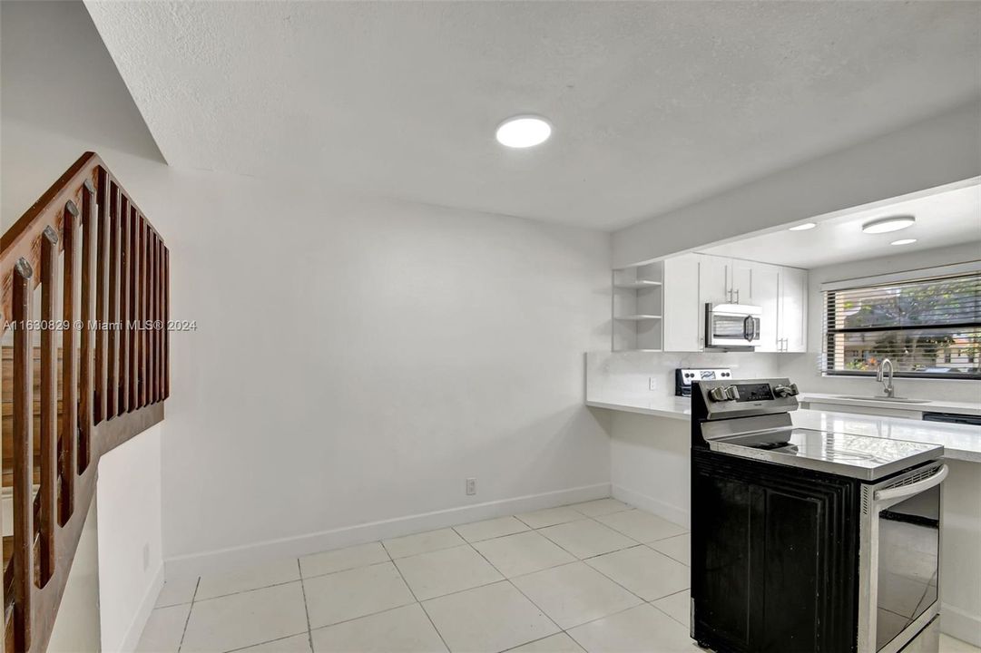 For Sale: $285,000 (2 beds, 2 baths, 1314 Square Feet)