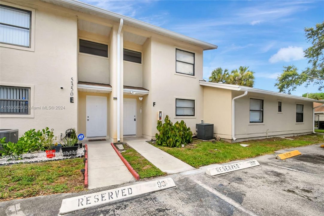 Active With Contract: $285,000 (2 beds, 2 baths, 1314 Square Feet)