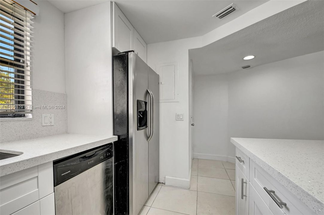 For Sale: $285,000 (2 beds, 2 baths, 1314 Square Feet)