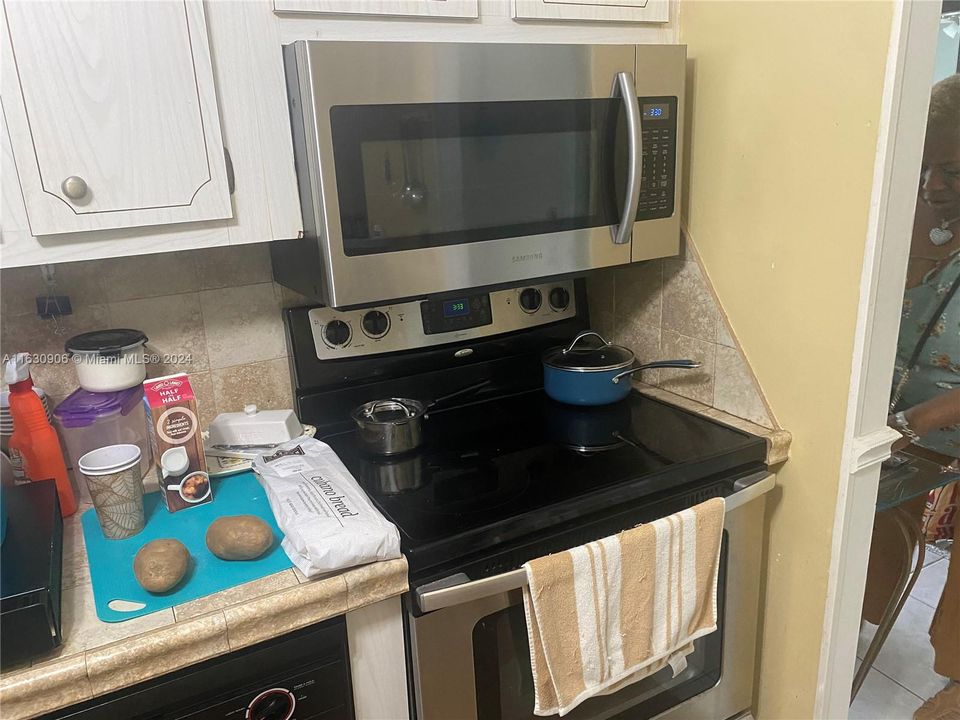 Vendido Recientemente: $130,000 (2 camas, 2 baños, 1160 Pies cuadrados)