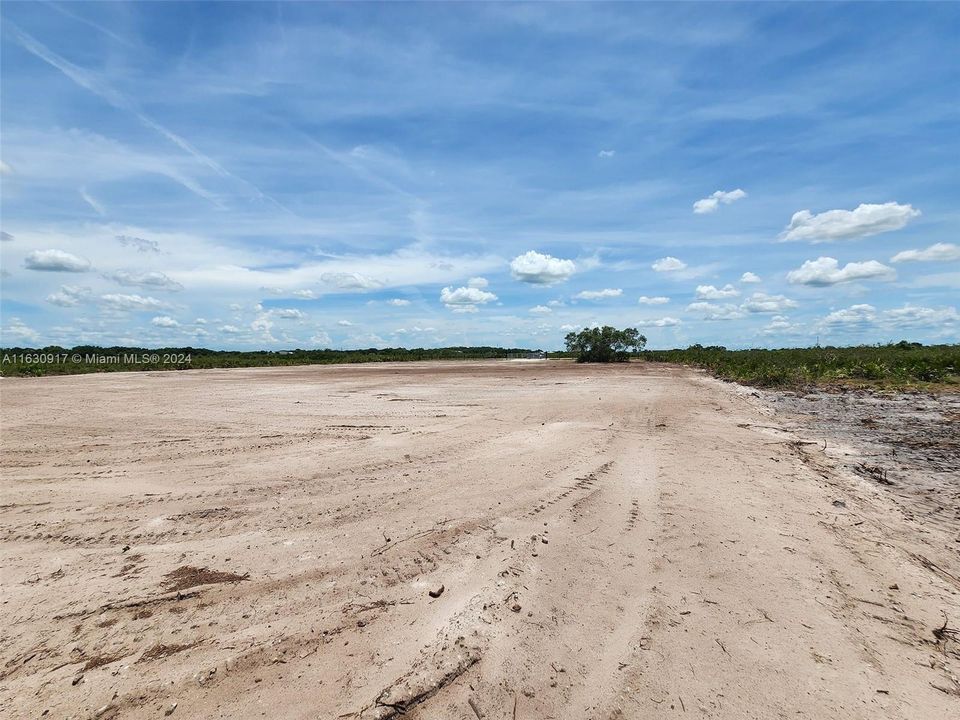 На продажу: $46,000 (1.25 acres)