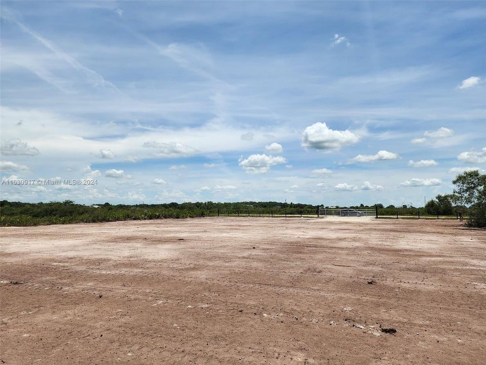 На продажу: $46,000 (1.25 acres)