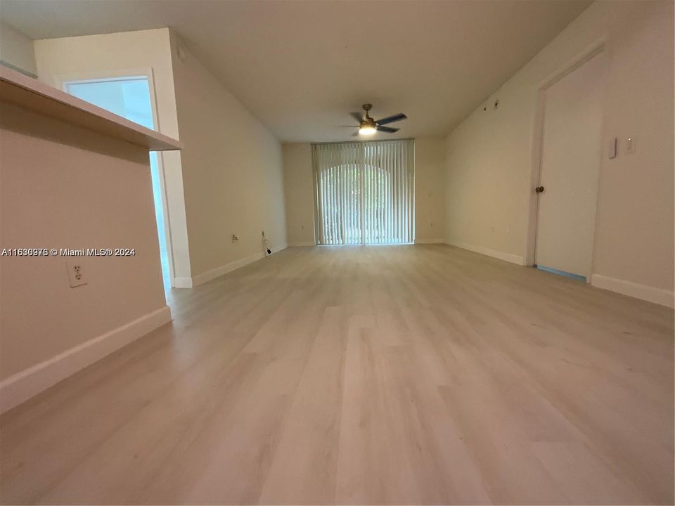 Active With Contract: $2,350 (3 beds, 2 baths, 1125 Square Feet)