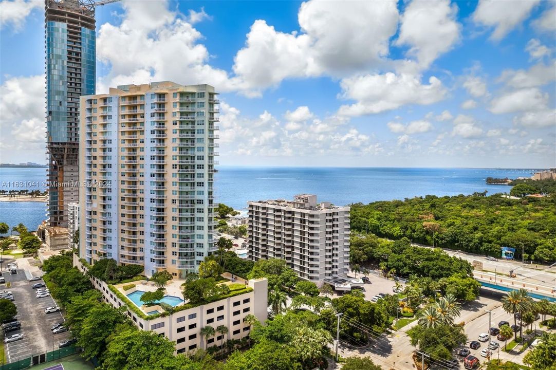 For Sale: $739,000 (2 beds, 2 baths, 1170 Square Feet)