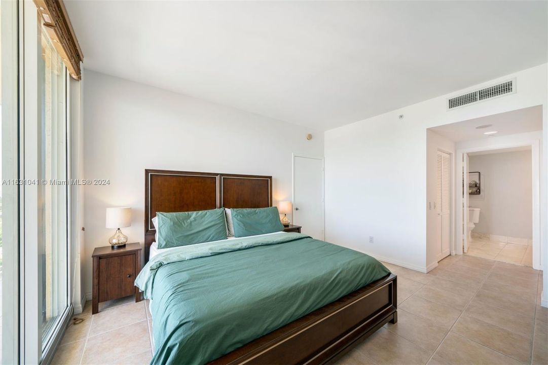 For Sale: $739,000 (2 beds, 2 baths, 1170 Square Feet)