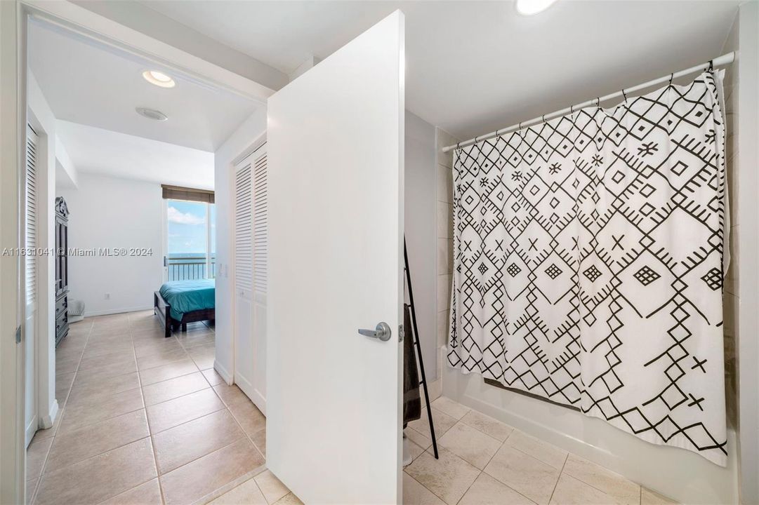 For Sale: $739,000 (2 beds, 2 baths, 1170 Square Feet)