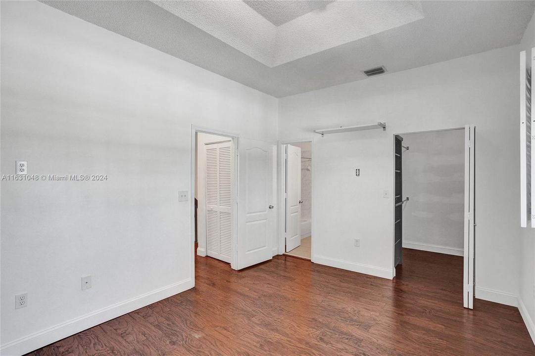 Active With Contract: $2,950 (3 beds, 2 baths, 1611 Square Feet)