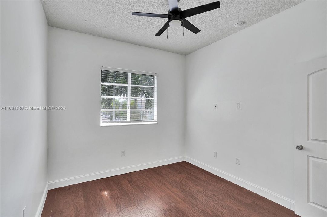 Active With Contract: $2,950 (3 beds, 2 baths, 1611 Square Feet)