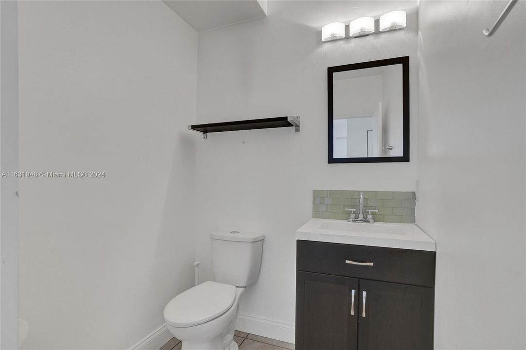 Active With Contract: $2,950 (3 beds, 2 baths, 1611 Square Feet)