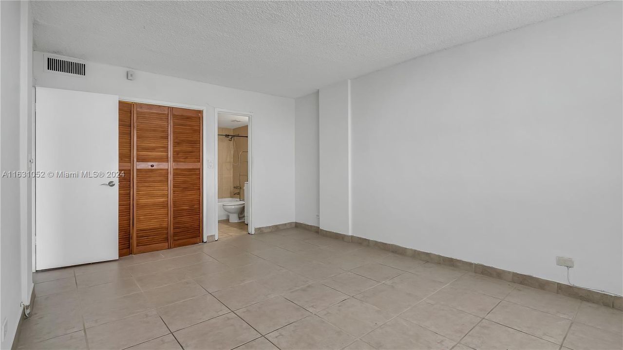 En Venta: $239,000 (2 camas, 2 baños, 1025 Pies cuadrados)