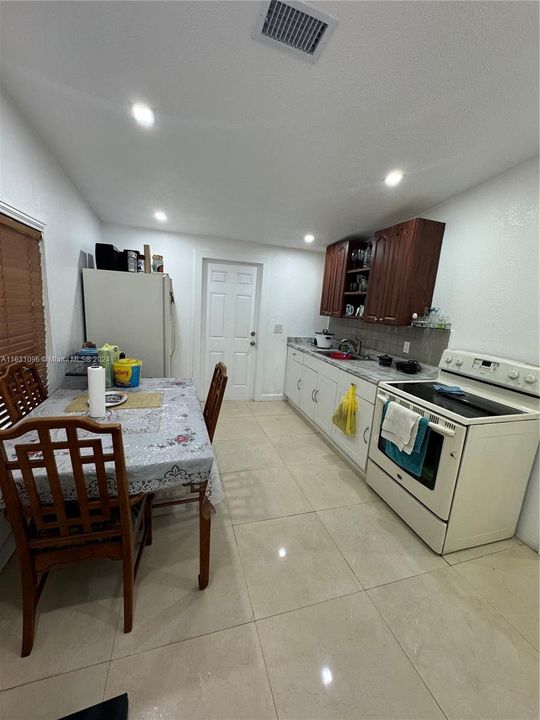 En Venta: $290,000 (3 camas, 2 baños, 1430 Pies cuadrados)