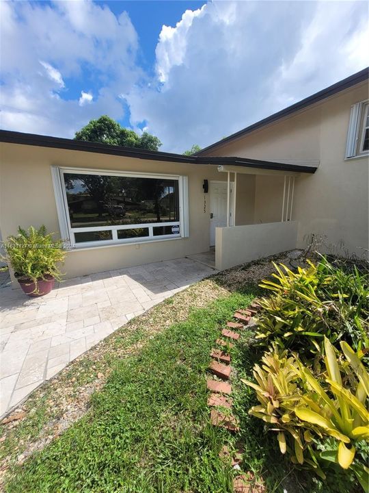 Recently Sold: $640,000 (4 beds, 2 baths, 2140 Square Feet)