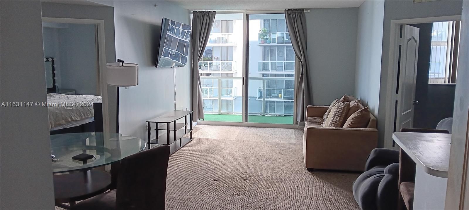 Recently Sold: $359,000 (2 beds, 2 baths, 902 Square Feet)