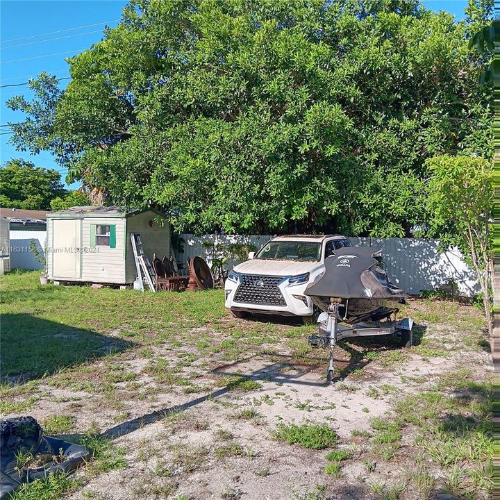 Active With Contract: $500,000 (4 beds, 2 baths, 1304 Square Feet)