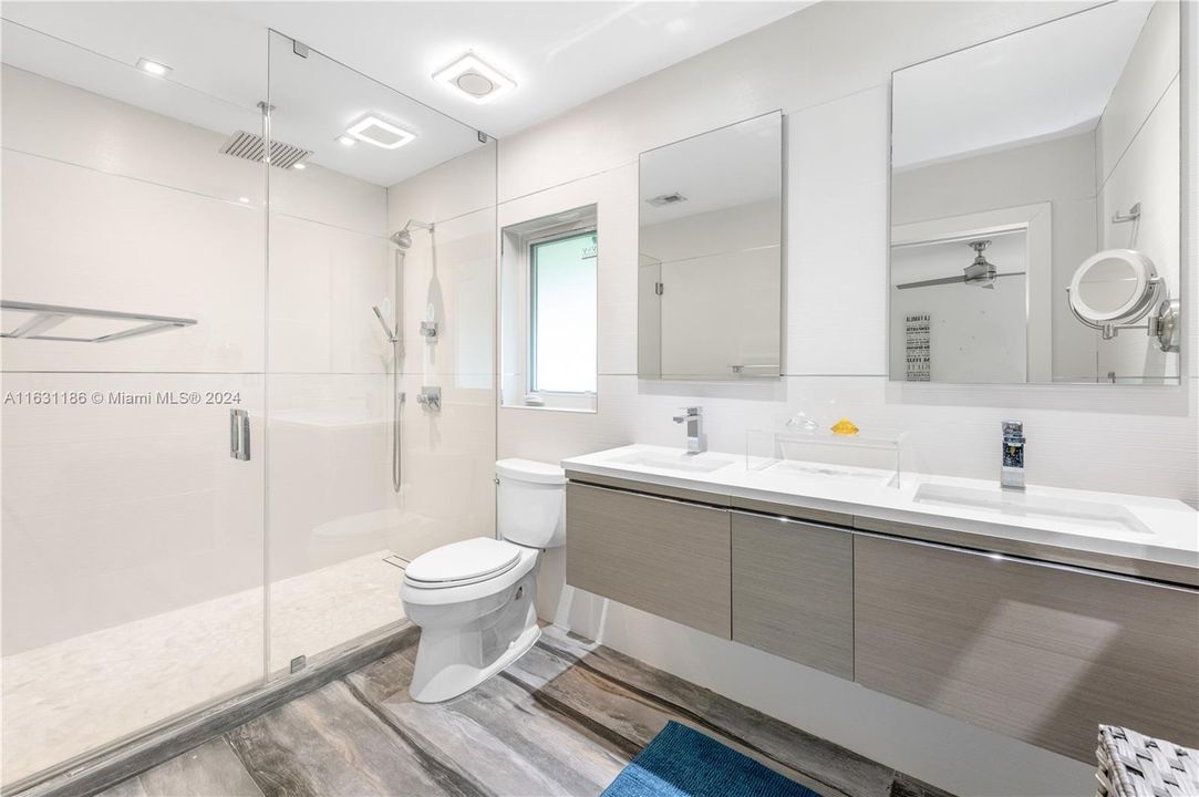 Active With Contract: $1,150,000 (3 beds, 3 baths, 1792 Square Feet)