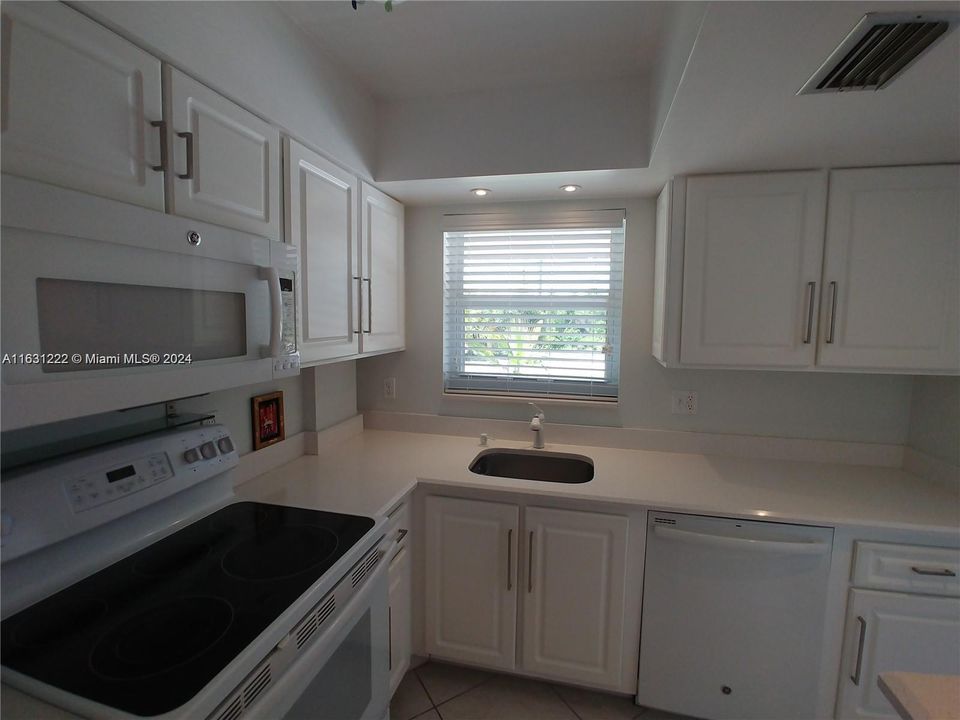 For Rent: $3,400 (2 beds, 1 baths, 1000 Square Feet)