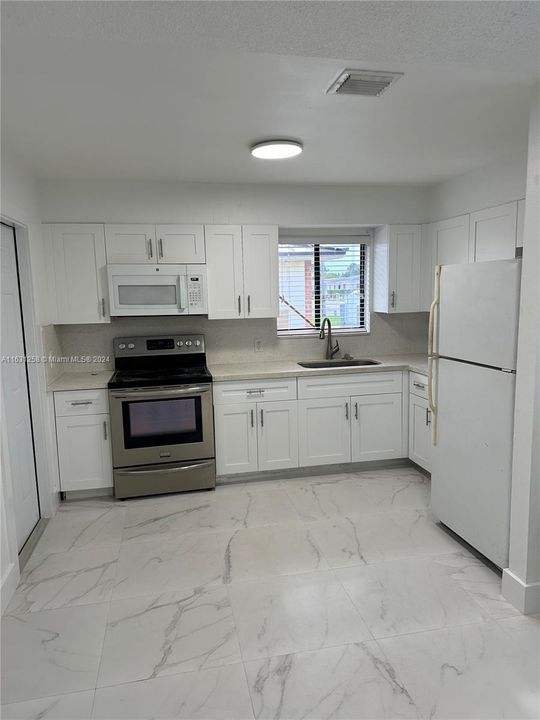 待售: $1,299,000 (0 贝兹, 0 浴室, 3030 平方英尺)