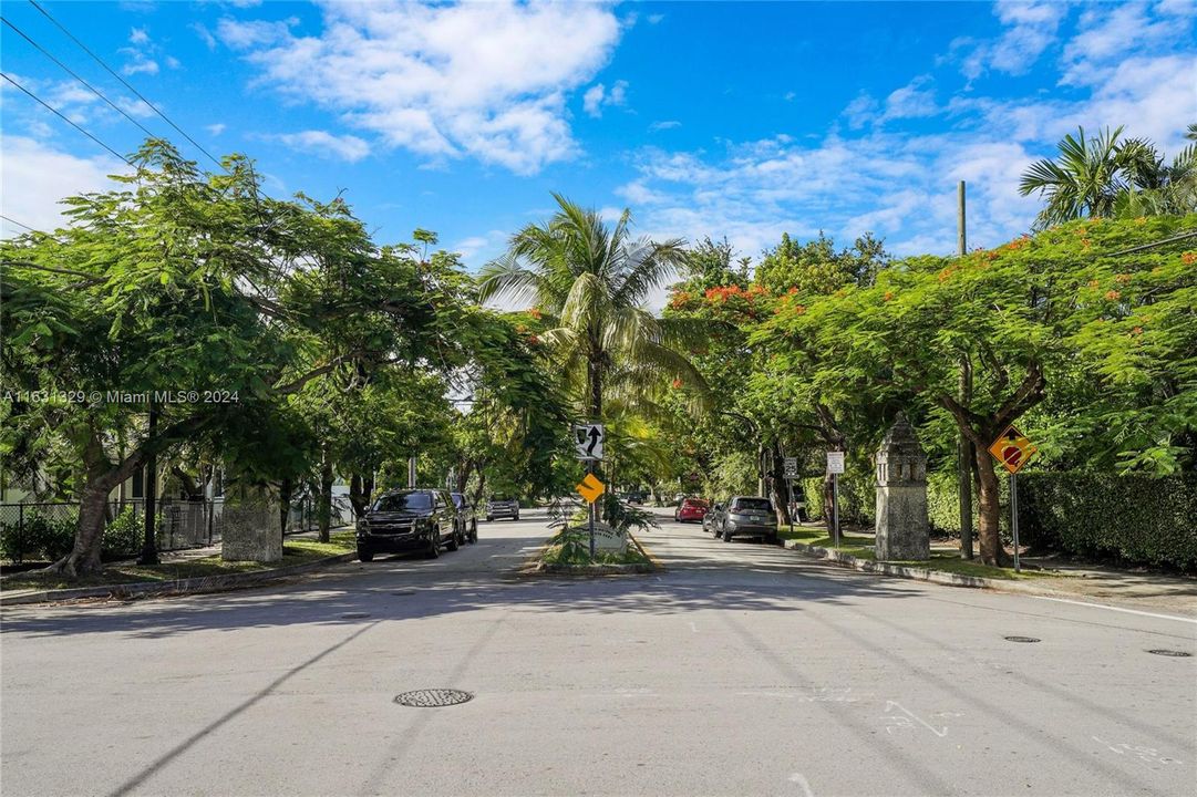 For Sale: $985,000 (3 beds, 2 baths, 1686 Square Feet)