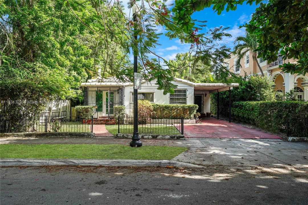 For Sale: $985,000 (3 beds, 2 baths, 1686 Square Feet)