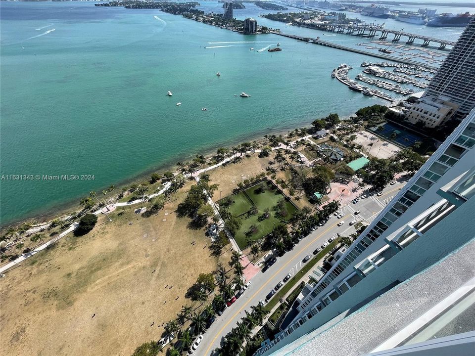 Recently Rented: $4,600 (2 beds, 2 baths, 1400 Square Feet)