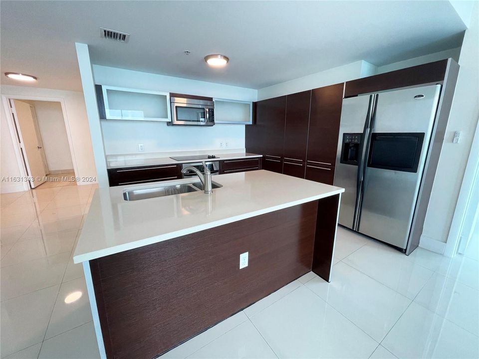 Recently Rented: $4,600 (2 beds, 2 baths, 1400 Square Feet)