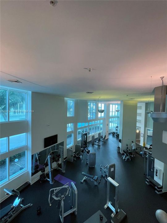 Recently Rented: $4,600 (2 beds, 2 baths, 1400 Square Feet)