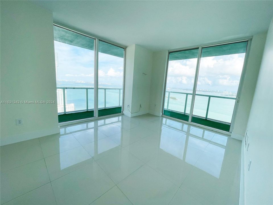 Recently Rented: $4,600 (2 beds, 2 baths, 1400 Square Feet)