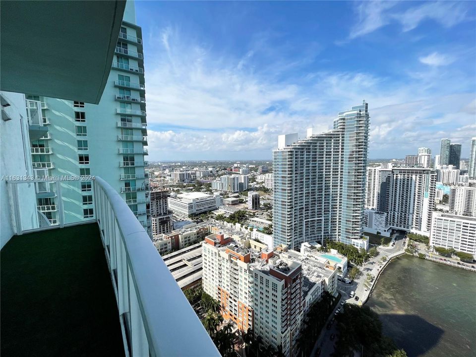 Recently Rented: $4,600 (2 beds, 2 baths, 1400 Square Feet)