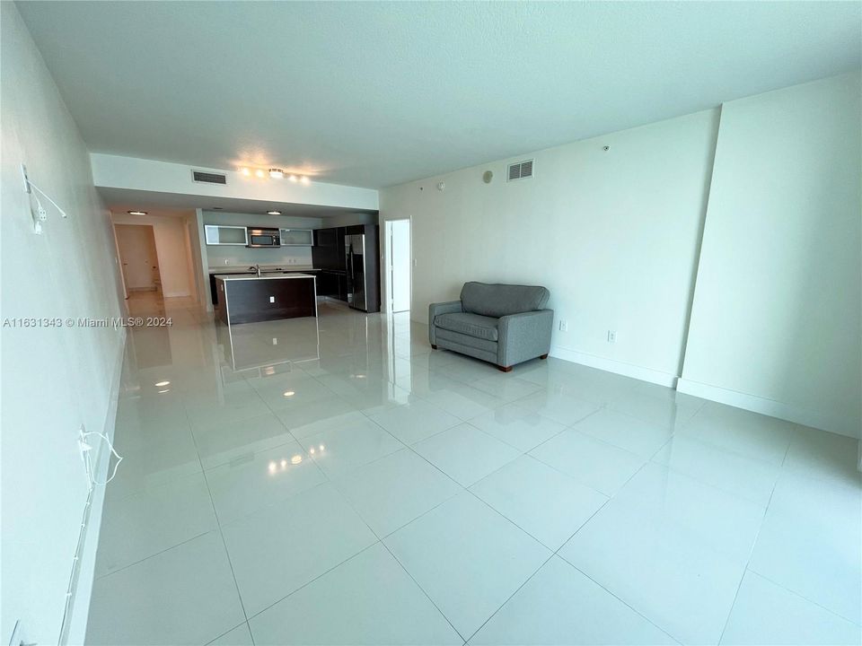 Recently Rented: $4,600 (2 beds, 2 baths, 1400 Square Feet)