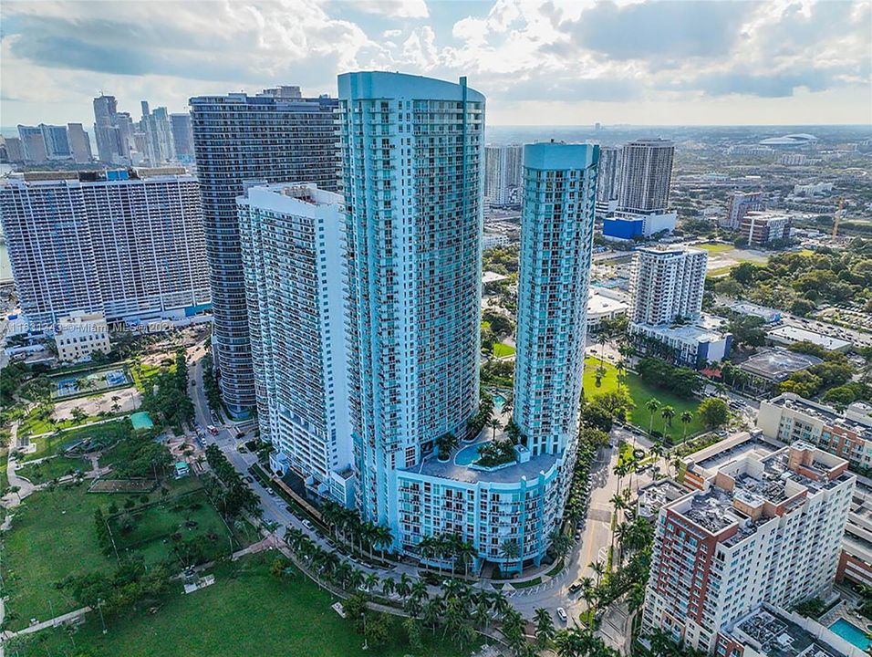 Recently Rented: $4,600 (2 beds, 2 baths, 1400 Square Feet)