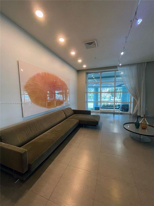 Recently Rented: $4,600 (2 beds, 2 baths, 1400 Square Feet)