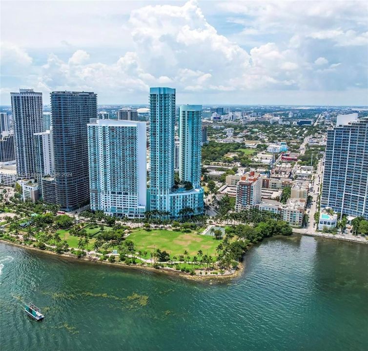 Recently Rented: $4,600 (2 beds, 2 baths, 1400 Square Feet)