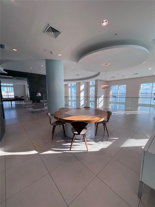 Recently Rented: $4,600 (2 beds, 2 baths, 1400 Square Feet)