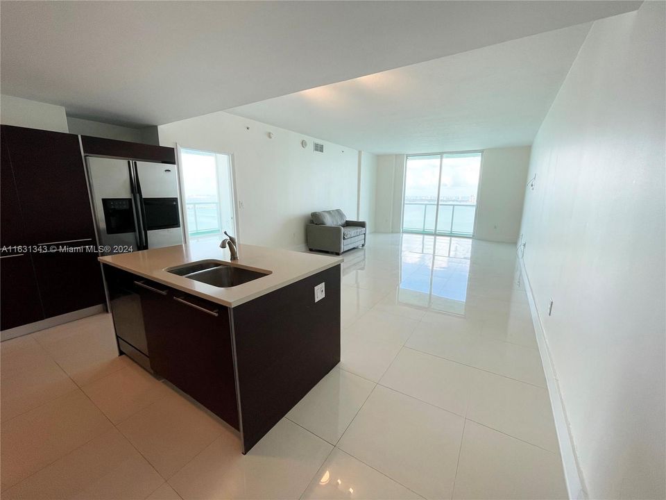 Recently Rented: $4,600 (2 beds, 2 baths, 1400 Square Feet)