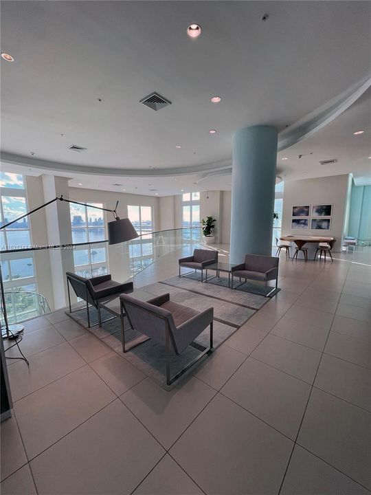 Recently Rented: $4,600 (2 beds, 2 baths, 1400 Square Feet)